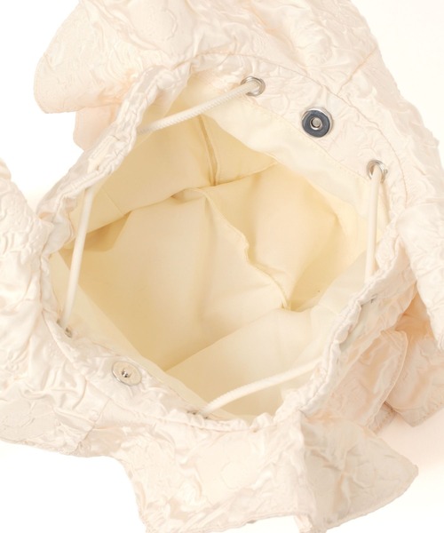 LAKOLE（ラコレ）の「ジャガードラッフルボリュームショルダーバッグ / 288655（ショルダーバッグ・レディース・オフホワイト/ブラック・FREE）」の10枚目の写真