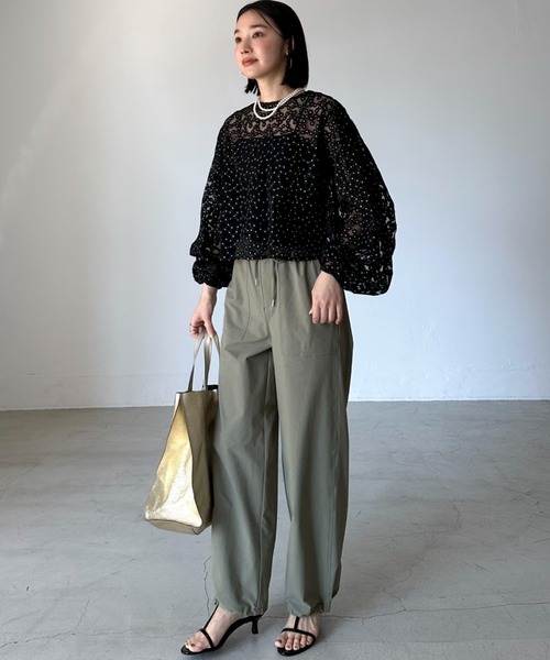 Doux archives（ドゥアルシーヴ）の「シアーフラワーブラウス（シャツ/ブラウス・レディース・アイボリー/ブラック・FREE）」の4枚目の写真