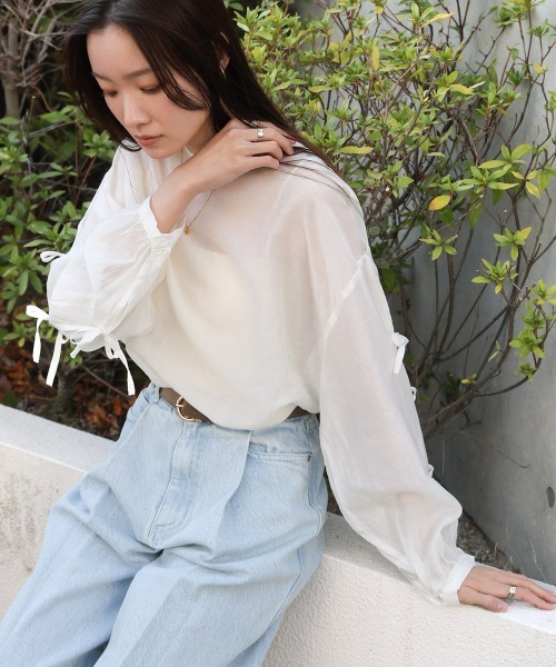 Bab（バブ）の「袖リボンシアーブラウス（シャツ/ブラウス・レディース・チャコールグレー/ブルー/ベージュ/アイボリー・M）」の7枚目の写真