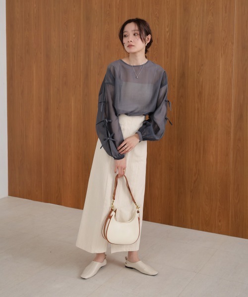 Bab（バブ）の「袖リボンシアーブラウス（シャツ/ブラウス・レディース・チャコールグレー/ブルー/ベージュ/アイボリー・M）」の15枚目の写真