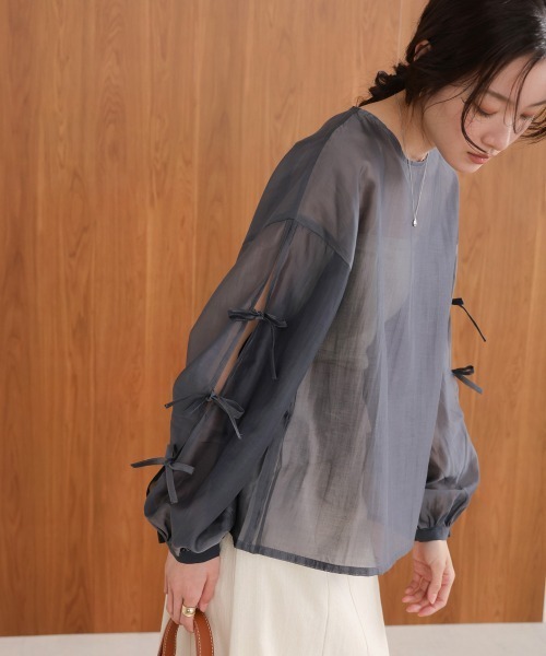 Bab（バブ）の「袖リボンシアーブラウス（シャツ/ブラウス・レディース・チャコールグレー/ブルー/ベージュ/アイボリー・M）」の16枚目の写真