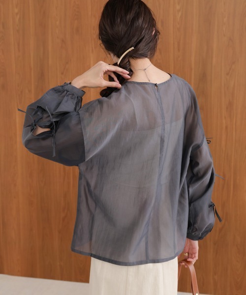 Bab（バブ）の「袖リボンシアーブラウス（シャツ/ブラウス・レディース・チャコールグレー/ブルー/ベージュ/アイボリー・M）」の18枚目の写真