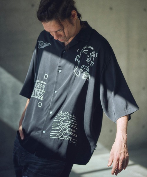ADAM PATEK(アダムパテック)の「ADAMPATEK/mad embroidery short sleeve shirt/刺繍入りドレープ半袖シャツ(シャツ/ブラウス・メンズ・ホワイト/ブラック・1/2)」の2枚目の写真