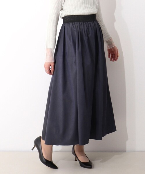 MICO COULIER（ミコクリエ）の「【オケージョン対応】グロッシーツイルスカート（スカート・レディース・オリーブ/ライトパープル/ネイビー・36/38）」の2枚目の写真