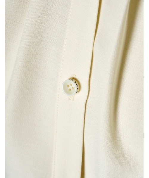 RUMCHE（ラムシェ）の「Stand Tuck Blouse / スタンドタックブラウス（シャツ/ブラウス・レディース・ブラック/オフホワイト・FREE）」の8枚目の写真