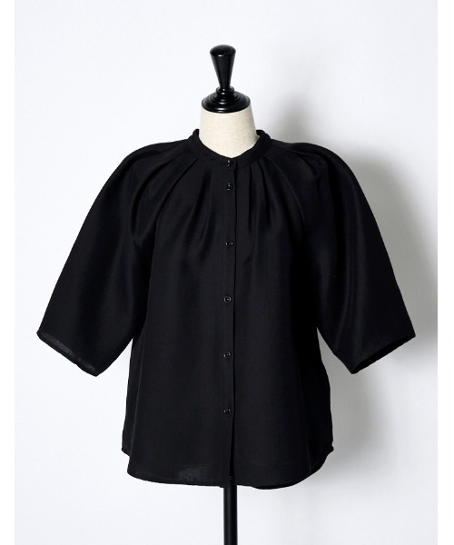 RUMCHE（ラムシェ）の「Stand Tuck Blouse / スタンドタックブラウス（シャツ/ブラウス・レディース・ブラック/オフホワイト・FREE）」の10枚目の写真
