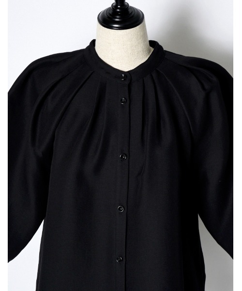 RUMCHE（ラムシェ）の「Stand Tuck Blouse / スタンドタックブラウス（シャツ/ブラウス・レディース・ブラック/オフホワイト・FREE）」の13枚目の写真