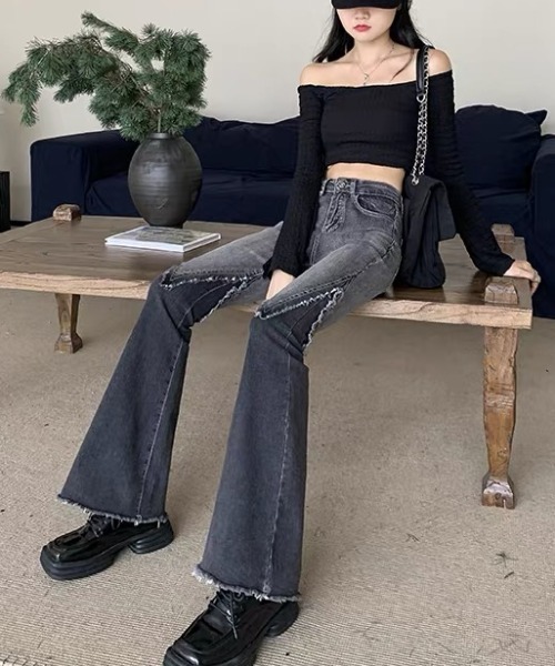gossip!ロサンゼルス(ゴシップロサンゼルス)の「膝フリンジ フレアデニムパンツ(デニムパンツ・レディース・ブラック・M/S/XL/L)」の2枚目の写真