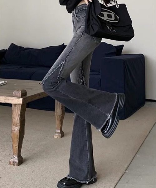 gossip!ロサンゼルス(ゴシップロサンゼルス)の「膝フリンジ フレアデニムパンツ(デニムパンツ・レディース・ブラック・M/S/XL/L)」の4枚目の写真