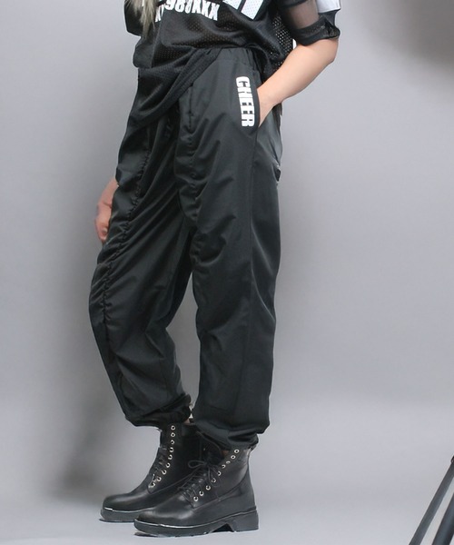 CHEER(チアー)の「センターシャーリングシャカシャカロングパンツ(その他パンツ・レディース・ブラック・S/M/L)」の2枚目の写真
