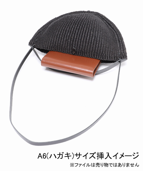 journal standard L'essage(ジャーナルスタンダードレサージュ)の「《別注》【INES BRESSAND】SP MEDIUM WALNUTS(M):ショルダーバッグ(ショルダーバッグ・レディース・ブラック・FREE)」の8枚目の写真