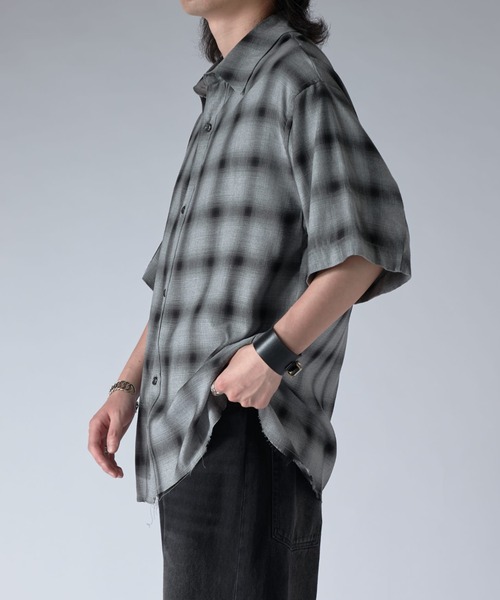 Lui's（ルイス）の「オンブレー半袖シャツ（シャツ/ブラウス・メンズ・グレー/ブラック・FREE）」の10枚目の写真