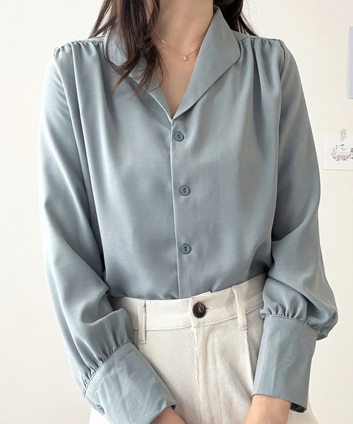 Dewlily(デューリリー)の「オンオフで着まわせる、ベーシックシャツ◎ オープンカラーブラウス(シャツ/ブラウス・レディース・ホワイト/ブルー・L/M)」の2枚目の写真