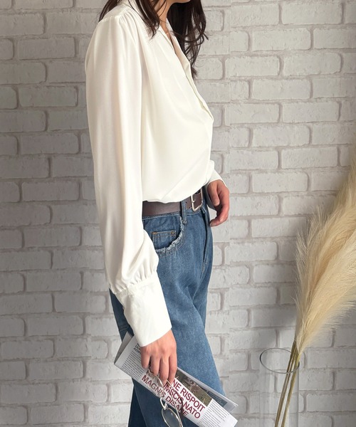 Dewlily(デューリリー)の「オンオフで着まわせる、ベーシックシャツ◎ オープンカラーブラウス(シャツ/ブラウス・レディース・ホワイト/ブルー・L/M)」の11枚目の写真
