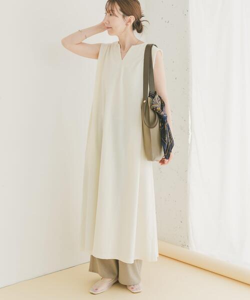 ITEMS URBANRESEARCH(アイテムズ アーバンリサーチ)の「カットミラノノースリワンピース(ワンピース・レディース・ブラック/ブラウン系その他/オフホワイト・FREE)」の1枚目の写真