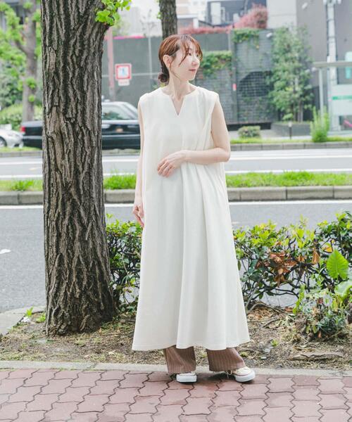 ITEMS URBANRESEARCH(アイテムズ アーバンリサーチ)の「カットミラノノースリワンピース(ワンピース・レディース・ブラック/ブラウン系その他/オフホワイト・FREE)」の9枚目の写真