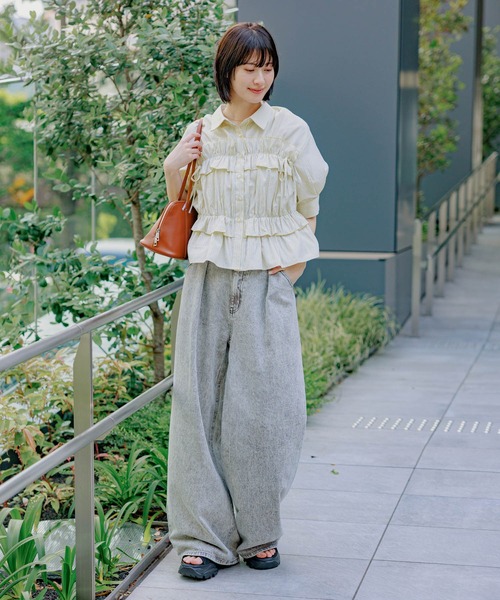 LAKOLE（ラコレ）の「ストライプフリルシャツ（5分袖） / 491872（シャツ/ブラウス・レディース・イエロー/チャコール/ライトブルー/パープル・FREE）」の5枚目の写真