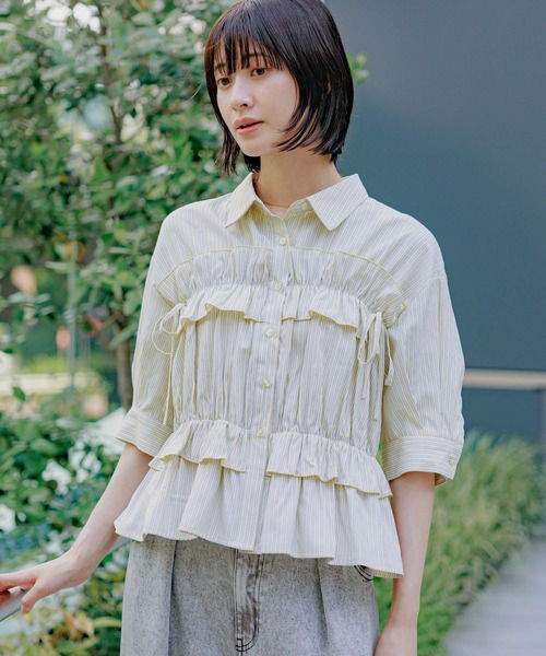 LAKOLE（ラコレ）の「ストライプフリルシャツ（5分袖） / 491872（シャツ/ブラウス・レディース・イエロー/チャコール/ライトブルー/パープル・FREE）」の8枚目の写真