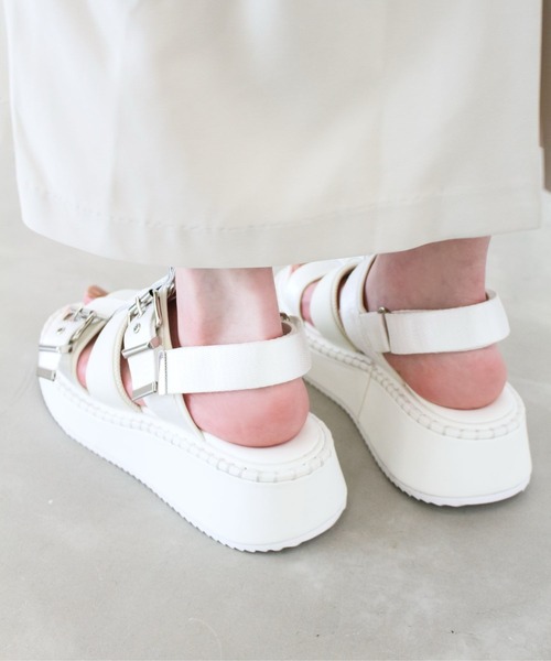 Lucida（ルシーダ）の「Aludra/厚底サンダル（サンダル・レディース・ベージュ/ホワイト/ピンク/グレー・35/36/37/38/39）」の11枚目の写真