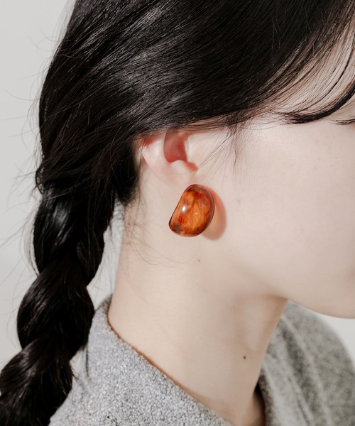 SMELLY（スメリー）の「カラーワイドフープイヤリング（イヤリング・レディース・ブラウン/アイボリー・-）」の7枚目の写真