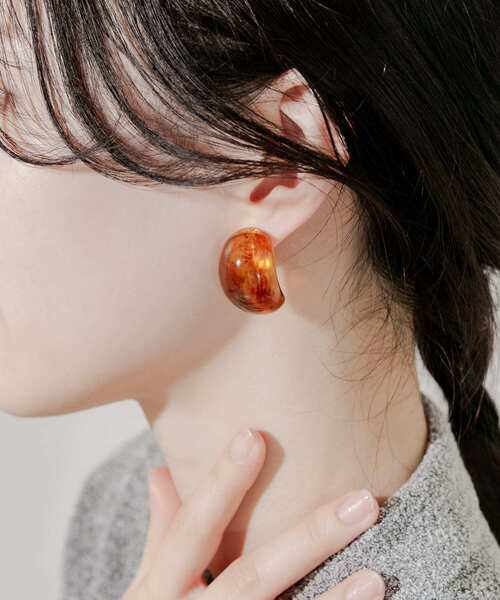 SMELLY（スメリー）の「カラーワイドフープイヤリング（イヤリング・レディース・ブラウン/アイボリー・-）」の8枚目の写真