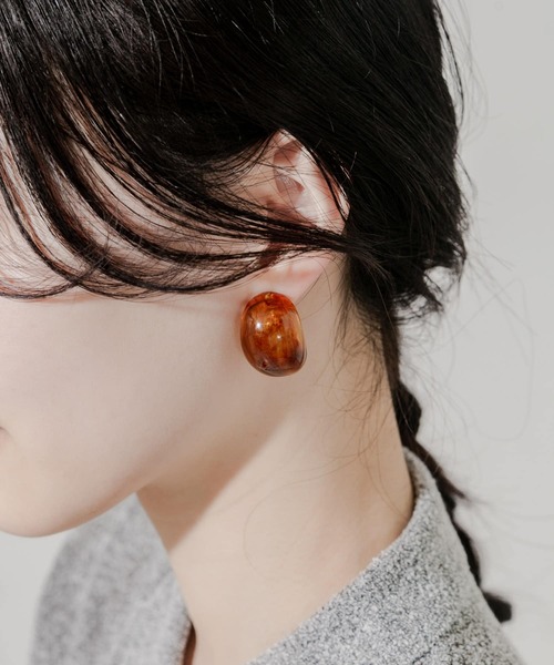 SMELLY（スメリー）の「カラーワイドフープイヤリング（イヤリング・レディース・ブラウン/アイボリー・-）」の10枚目の写真