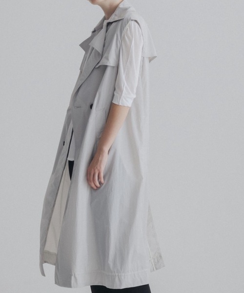 CINOH（チノ）の「TYPEWRITER NYLON GILET（ベスト・レディース・ライトグレー・36）」の3枚目の写真
