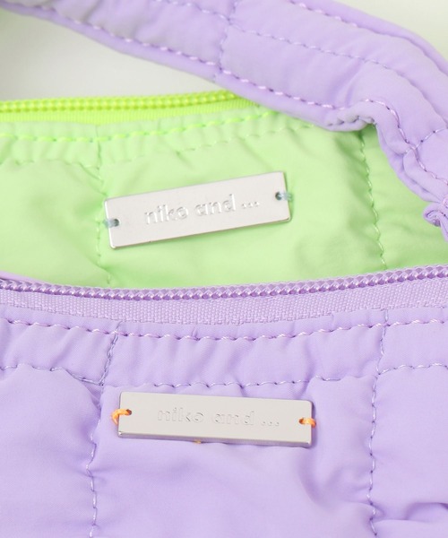 niko and...(ニコアンド)の「キルトミニバッグチャーム(チャーム・レディース・ブラック/ライトグリーン/パープル/グレー・0)」の11枚目の写真