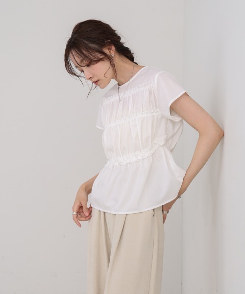 Bab(バブ)の「フレンチスリーブギャザーフリルブラウス(シャツ/ブラウス・レディース・オフホワイト/B/C/A・M)」の2枚目の写真