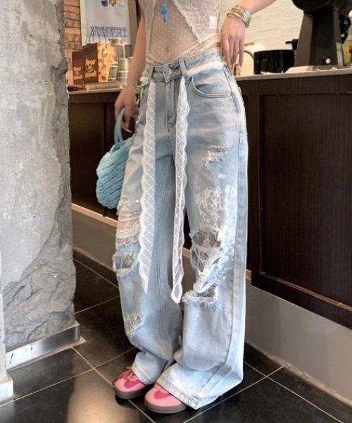 SHEENA(シーナ)の「【新色追加】レースダメージデニムワイドパンツ(デニムパンツ・レディース・サックスブルー/ブラック・L/M/S)」の1枚目の写真