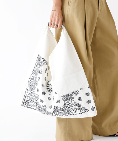THRIFTY LOOK(スリフティールック)の「【THRIFTY LOOK / スリフティールック】HAV-A-HANK TRIANGLE TOTE L / トライアングルトート / バンダナ / ユニセックス【WEB限定】(トートバッグ・レディース・ホワイト/ブラック・フリー)」の11枚目の写真