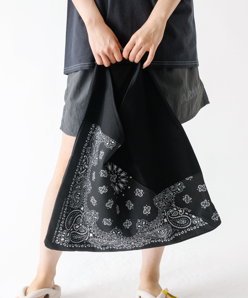 THRIFTY LOOK(スリフティールック)の「【THRIFTY LOOK / スリフティールック】HAV-A-HANK TRIANGLE TOTE L / トライアングルトート / バンダナ / ユニセックス【WEB限定】(トートバッグ・レディース・ホワイト/ブラック・フリー)」の14枚目の写真