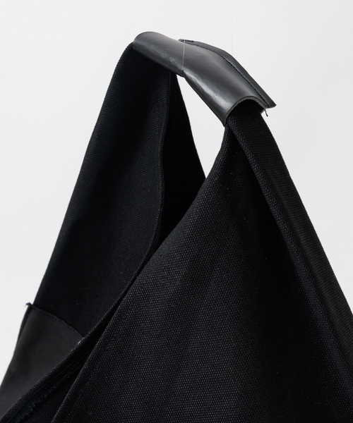 THRIFTY LOOK(スリフティールック)の「【THRIFTY LOOK / スリフティールック】HAV-A-HANK TRIANGLE TOTE L / トライアングルトート / バンダナ / ユニセックス【WEB限定】(トートバッグ・レディース・ホワイト/ブラック・フリー)」の22枚目の写真