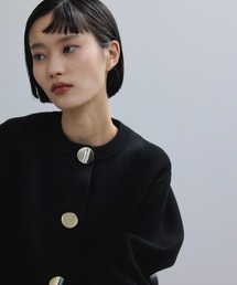 ADAM ET ROPE'（アダムエロペ）の「【WEB限定】・【サステナブル】セレクトネックウェーブボタンカーディガン（カーディガン/ボレロ・レディース）」