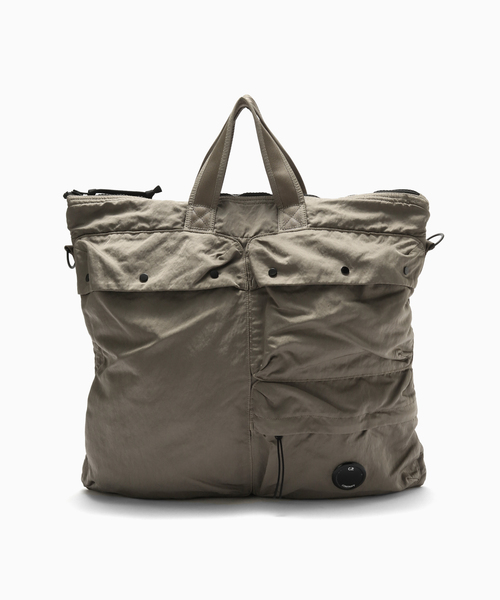 C.P. COMPANY（シーピーカンパニー）の「C.P. Company / シーピーカンパニーACC BAG IN NYLON B（トートバッグ・メンズ・ベージュ・FREE）」の2枚目の写真