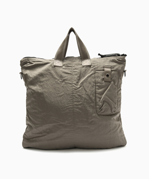 C.P. COMPANY（シーピーカンパニー）の「C.P. Company / シーピーカンパニーACC BAG IN NYLON B（トートバッグ・メンズ・ベージュ・FREE）」の3枚目の写真