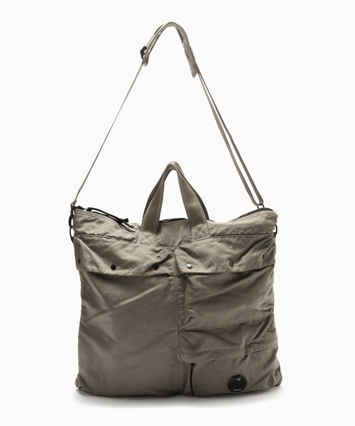 C.P. COMPANY（シーピーカンパニー）の「C.P. Company / シーピーカンパニーACC BAG IN NYLON B（トートバッグ・メンズ・ベージュ・FREE）」の8枚目の写真