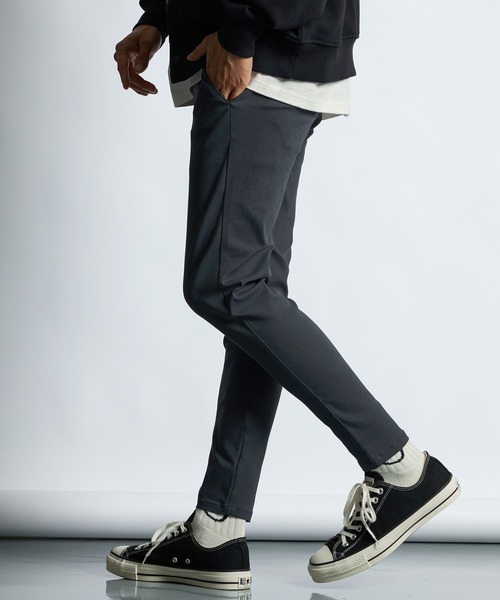 LANVIN en Bleu(ランバンオンブルー)の「超伸縮「ガムストレッチ」スキニー イージーチノパン(スラックス・メンズ・チャコールグレー/ブラック/グレイッシュベージュ/ネイビー・50/48/46/52)」の1枚目の写真