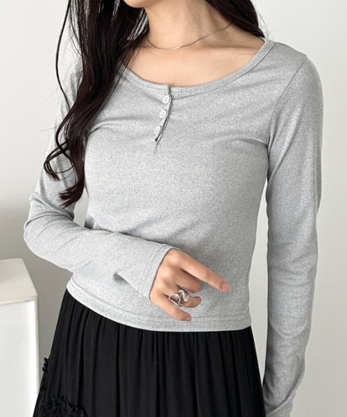 CLEA(クレア)の「ヘンリーネック長袖トップス(Tシャツ/カットソー・レディース・ネイビー/ホワイト/アイボリー/ブラック/グレー・FREE)」の1枚目の写真