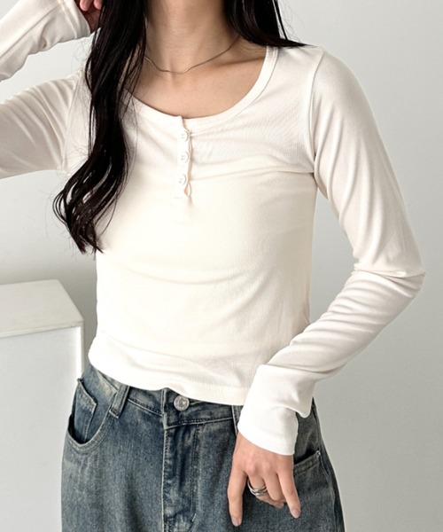 CLEA(クレア)の「ヘンリーネック長袖トップス(Tシャツ/カットソー・レディース・ネイビー/ホワイト/アイボリー/ブラック/グレー・FREE)」の3枚目の写真