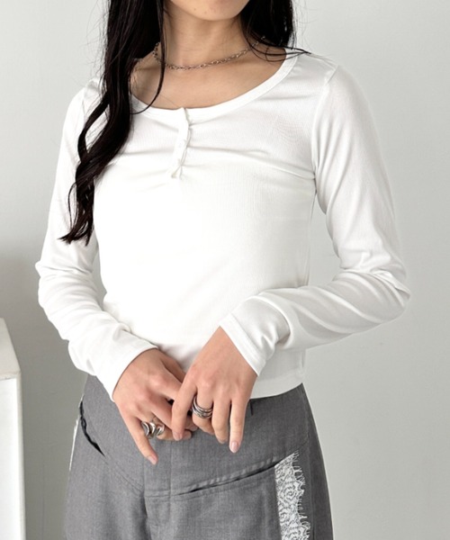 CLEA(クレア)の「ヘンリーネック長袖トップス(Tシャツ/カットソー・レディース・ネイビー/ホワイト/アイボリー/ブラック/グレー・FREE)」の6枚目の写真