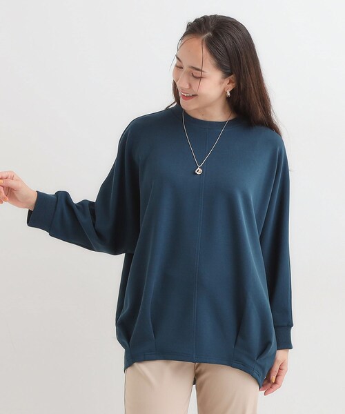 SHOO・LA・RUE（シューラルー）の「【S-LL/体型カバー】とろみ感が心地よい 裾タック ドルマンチュニック（チュニック・レディース・モスグリーン/ネイビー/ライトベージュ・01/02/03/04）」の4枚目の写真