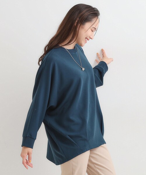 SHOO・LA・RUE（シューラルー）の「【S-LL/体型カバー】とろみ感が心地よい 裾タック ドルマンチュニック（チュニック・レディース・モスグリーン/ネイビー/ライトベージュ・01/02/03/04）」の5枚目の写真