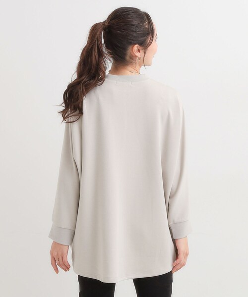 SHOO・LA・RUE（シューラルー）の「【S-LL/体型カバー】とろみ感が心地よい 裾タック ドルマンチュニック（チュニック・レディース・モスグリーン/ネイビー/ライトベージュ・01/02/03/04）」の9枚目の写真