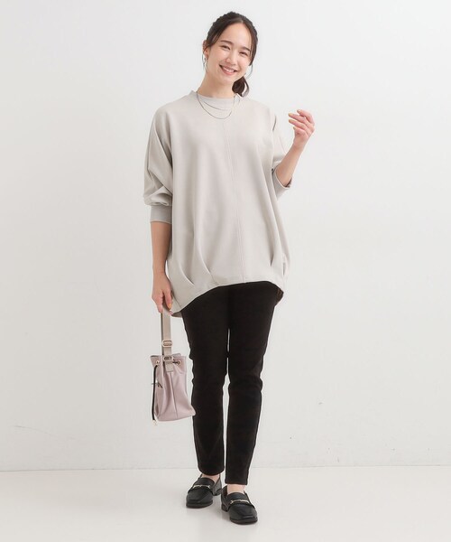 SHOO・LA・RUE（シューラルー）の「【S-LL/体型カバー】とろみ感が心地よい 裾タック ドルマンチュニック（チュニック・レディース・モスグリーン/ネイビー/ライトベージュ・01/02/03/04）」の10枚目の写真