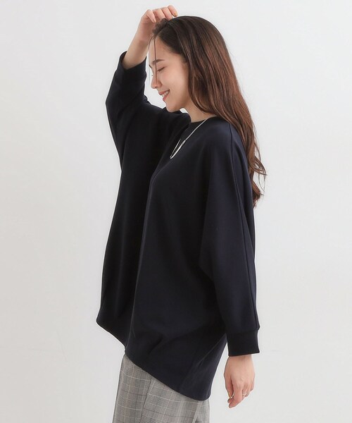 SHOO・LA・RUE（シューラルー）の「【S-LL/体型カバー】とろみ感が心地よい 裾タック ドルマンチュニック（チュニック・レディース・モスグリーン/ネイビー/ライトベージュ・01/02/03/04）」の13枚目の写真