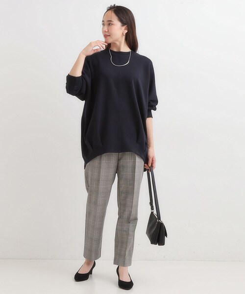 SHOO・LA・RUE（シューラルー）の「【S-LL/体型カバー】とろみ感が心地よい 裾タック ドルマンチュニック（チュニック・レディース・モスグリーン/ネイビー/ライトベージュ・01/02/03/04）」の14枚目の写真