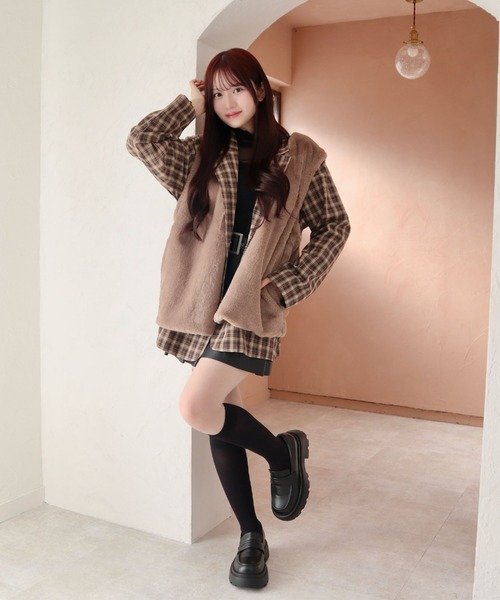 CECIL McBEE（セシルマクビー）の「ノーカラーファーベスト（その他アウター・レディース・ベージュ/モカ/チャコールグレー・MEDIUM/LARGE）」の9枚目の写真