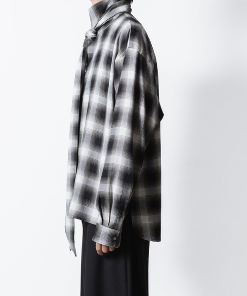 ato（アトウ）の「OMBRE-CHECK SHORT SCARF SHIRT（シャツ/ブラウス・メンズ・ブラック/ホワイト・44/46/48）」の5枚目の写真