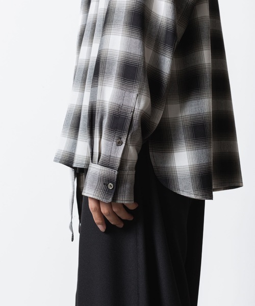 ato（アトウ）の「OMBRE-CHECK SHORT SCARF SHIRT（シャツ/ブラウス・メンズ・ブラック/ホワイト・44/46/48）」の9枚目の写真